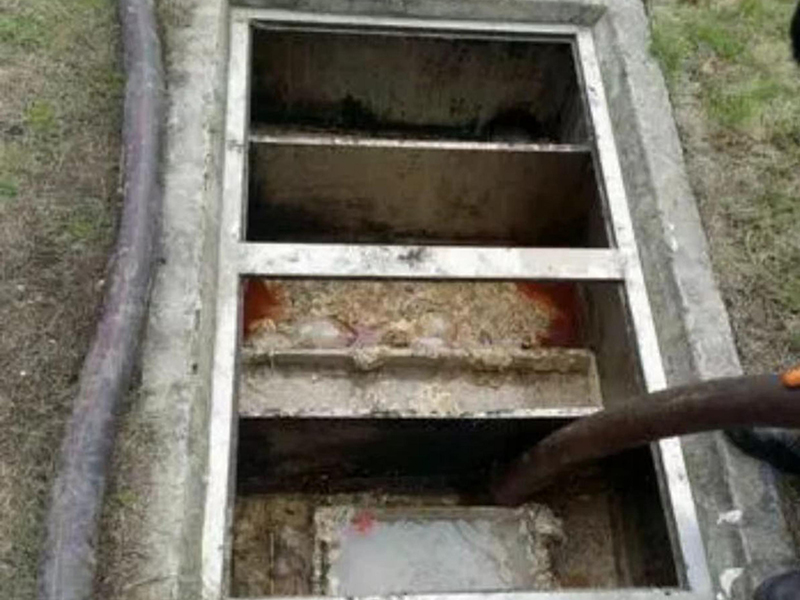 长征镇隔油池清理