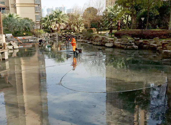 长征镇景观池淤泥清理