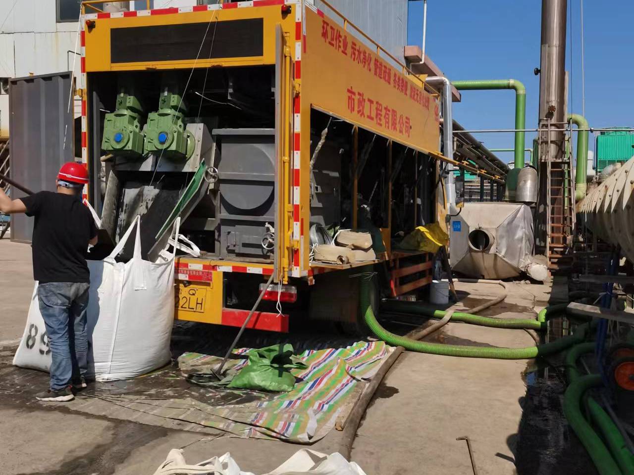 长征镇淤泥压干处理