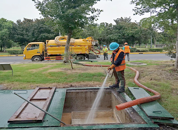 长征镇化油池清理
